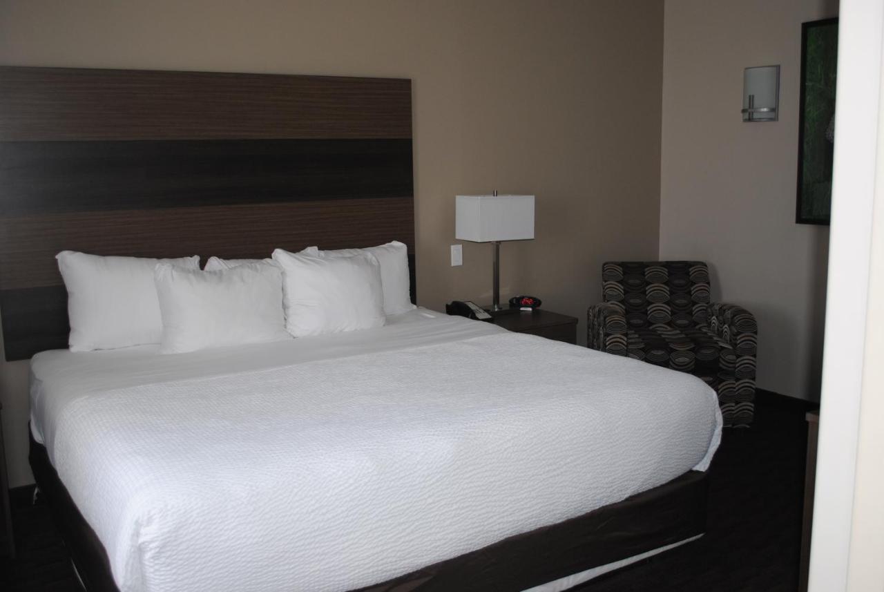 Days Inn & Suites By Wyndham לינדזי מראה חיצוני תמונה