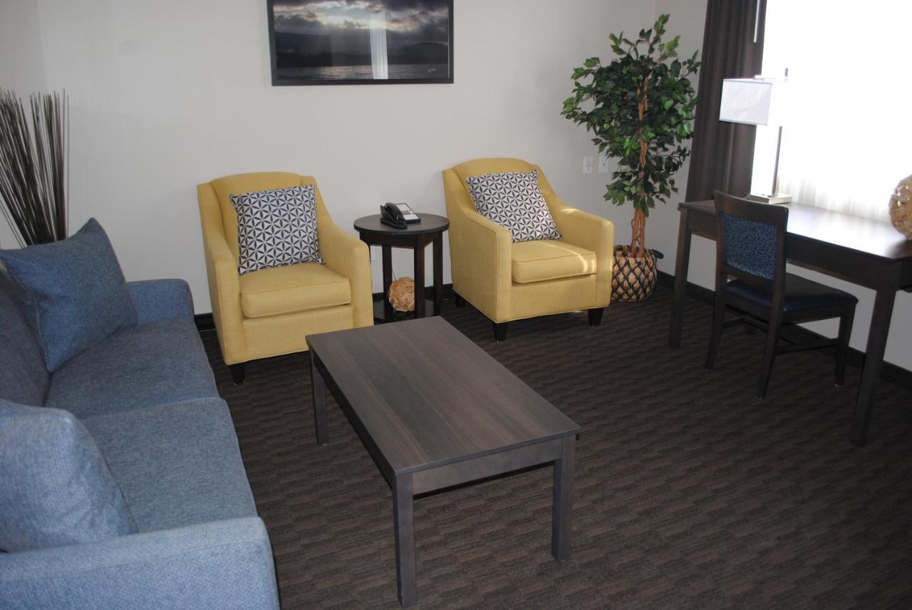 Days Inn & Suites By Wyndham לינדזי מראה חיצוני תמונה