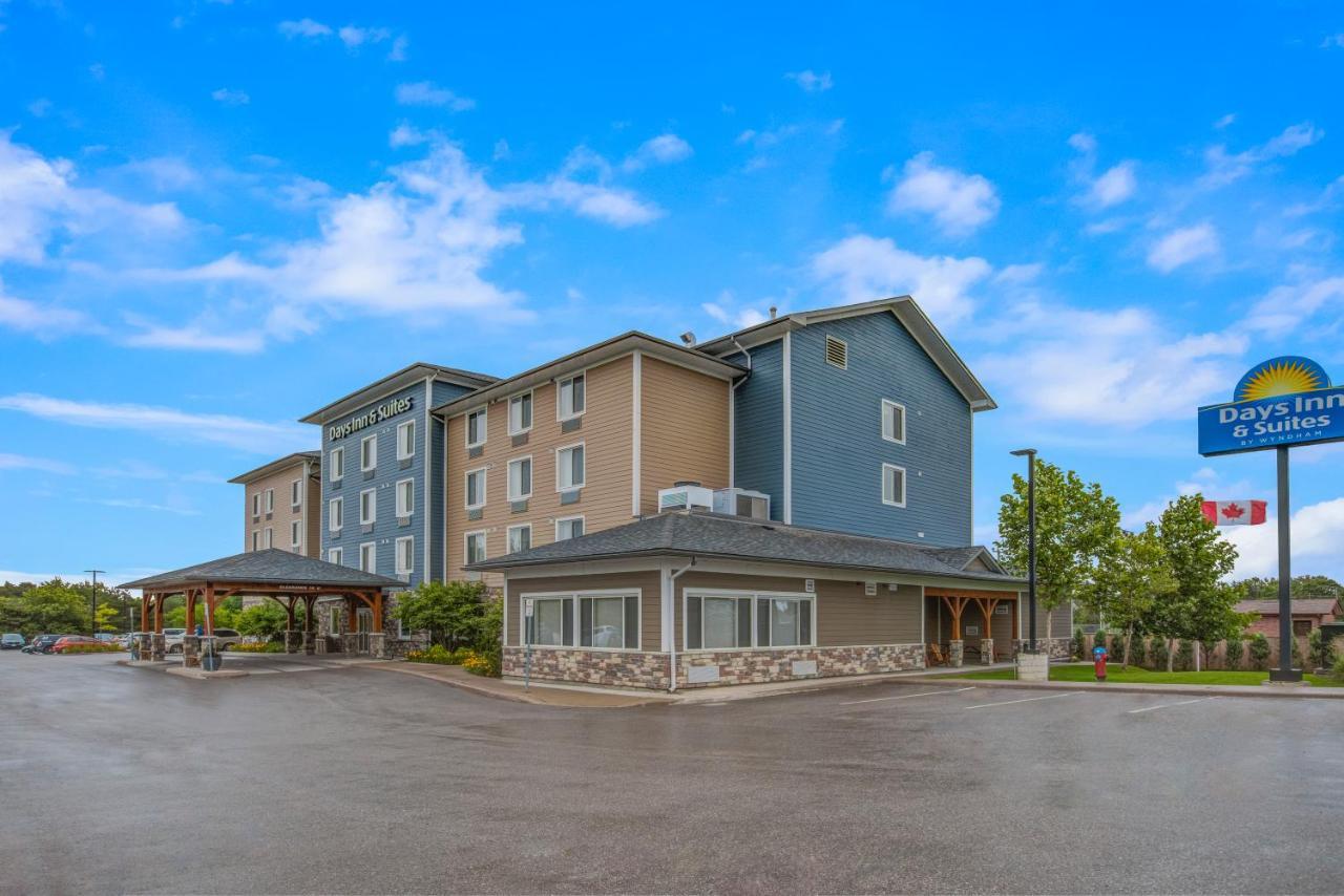 Days Inn & Suites By Wyndham לינדזי מראה חיצוני תמונה