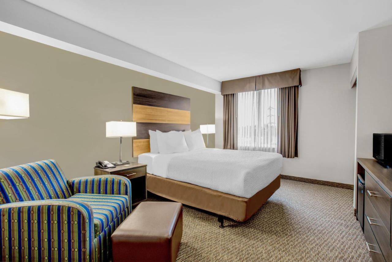 Days Inn & Suites By Wyndham לינדזי מראה חיצוני תמונה