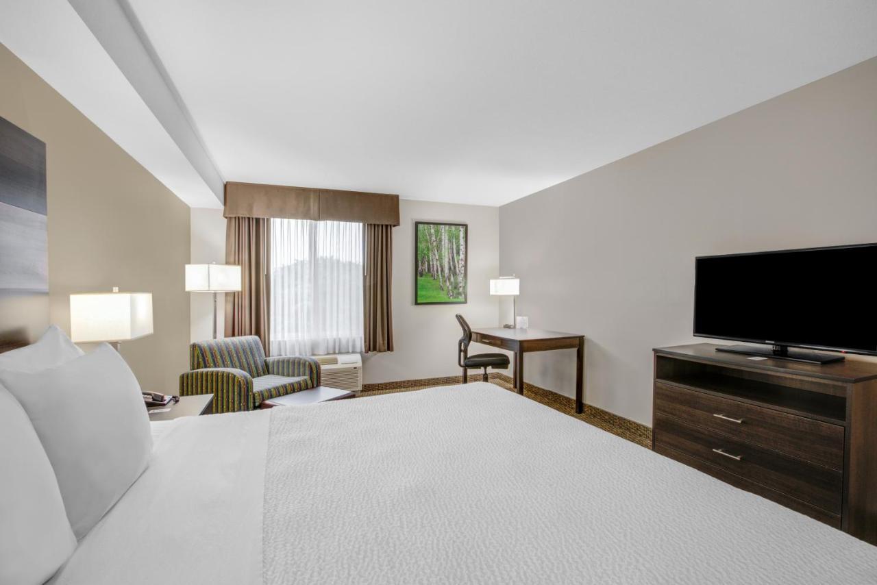 Days Inn & Suites By Wyndham לינדזי מראה חיצוני תמונה