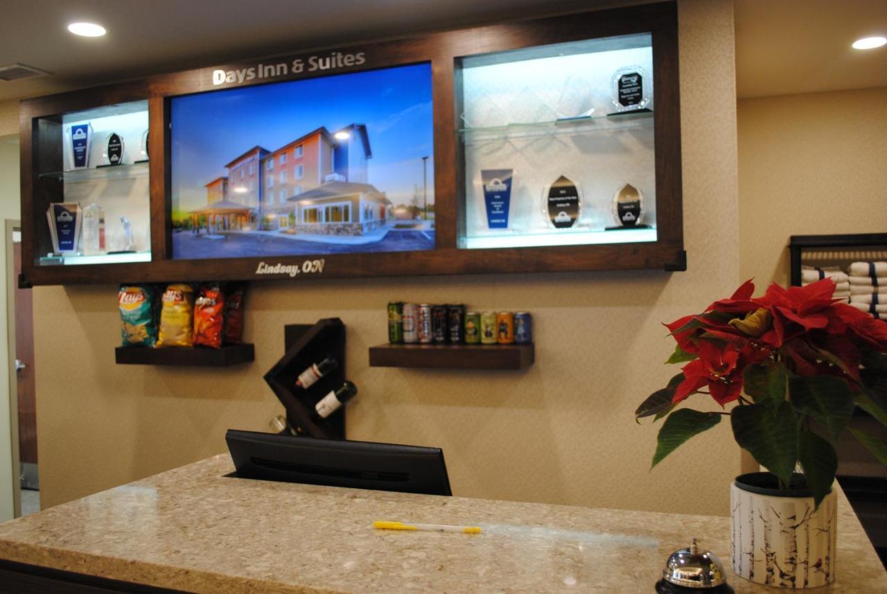 Days Inn & Suites By Wyndham לינדזי מראה חיצוני תמונה